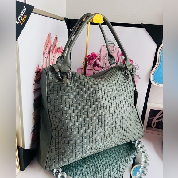 Handcrafted in India Woven real Leather Handbag - Picture 3 of 12